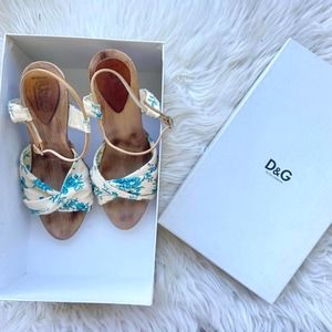 Beautiful Early 2000s Dolce and Gabbana Summertime Floral Wedges Size 36